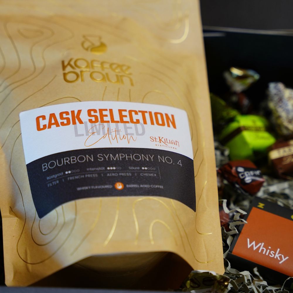 affee Braun Kraftbeutel mit Goldprägung, Cask Selection Limited Edition Bourbon Symphony No. 4 mit St. Kilian Distillers, in Geschenkbox